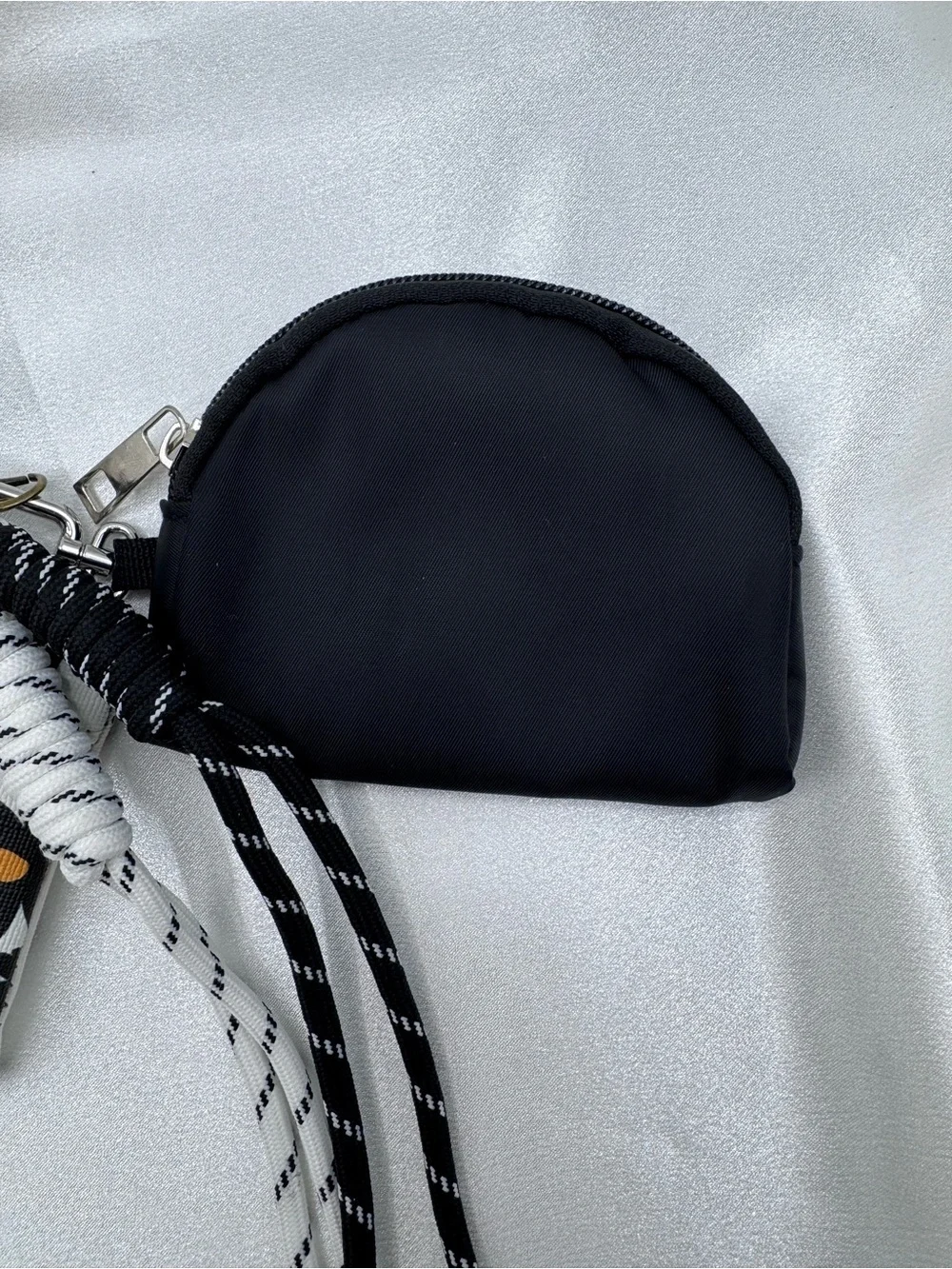 Black & White Daisy Wristlet Coin Purse Keychain Wallet Set